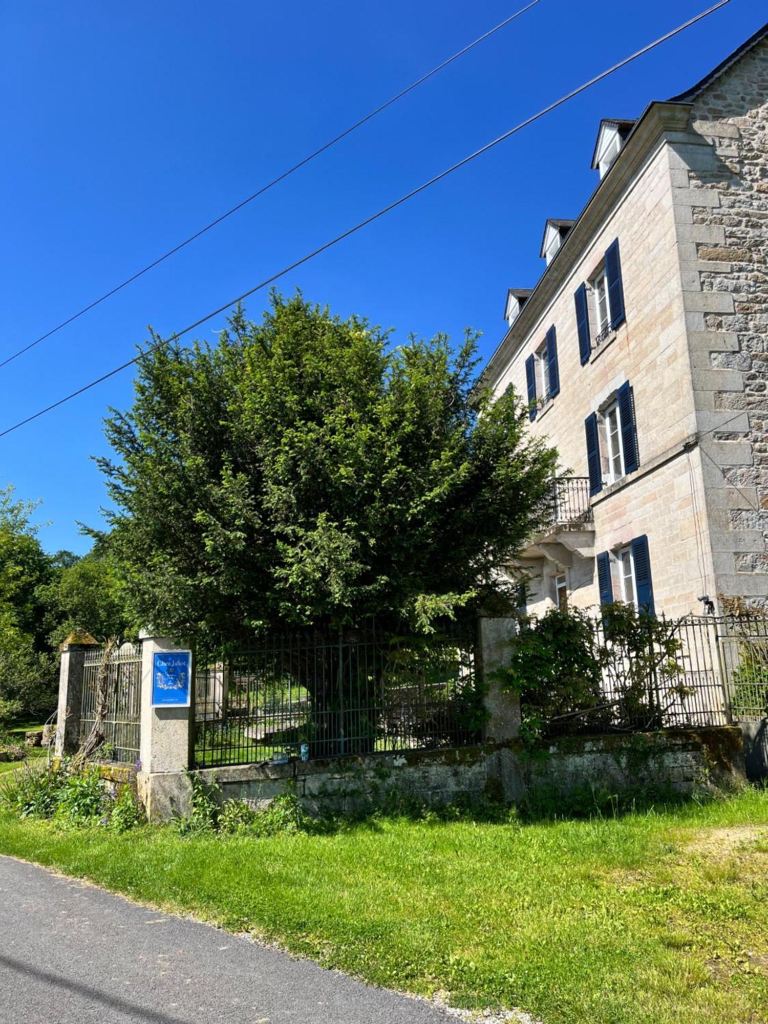 Chez Jallot Vidaillat Luaran gambar