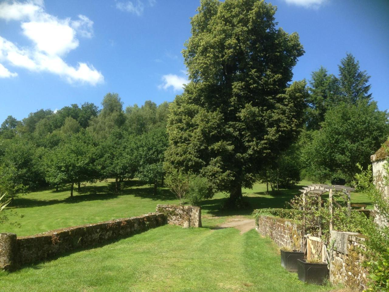 Chez Jallot Vidaillat Luaran gambar